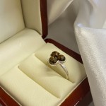 Сребърен пръстен с кехлибар