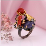 Vergulde zilveren ring met amethist, zirkonia, koraal
