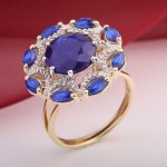 Zlatni prsten s dijamantima i safirima