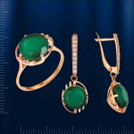 Gold set with chrysoprase