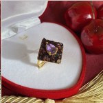 Позолоченное серебряное кольцо с аметистом и гранатом.