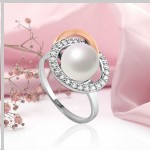 Серебряное кольцо с красным золотом, культивированным жемчугом и цирконием