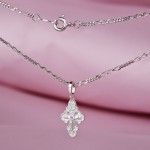 Колье с крестиком