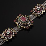 Браслет с изумрудами и рубинами