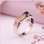 Anillo para hombre elaborado en plata, oro rojo y circonitas.