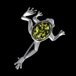 Srebrna broška "Little Frog". Zeleni jantar