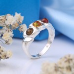 Stříbrný prsten "Tricolor". Jantar