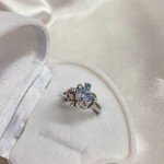 Anello in argento con opale e zirconi