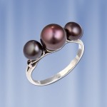 Silver ring with pearls