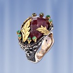 Prsten sa rubinima i smaragdima. Srebro