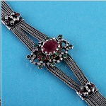 Pulsera con piedras preciosas. Plata