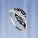 Stříbrný prsten s fianitemi a spinelem. ruské stříbro