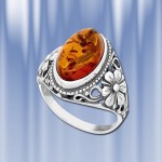 Ring made of sterling silver 925 with amber