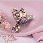 Broche en argent avec "Colibri" doré. Zircone et verre de bijoutier